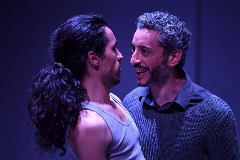 Flagranti - tegen de verwachtingen in gaat in Tunesië een 'queer' toneelstuk in première