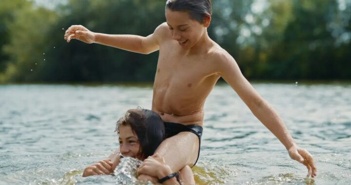 Young Hearts: A Lighthearted Lesson in First Loves and Emotional Discovery