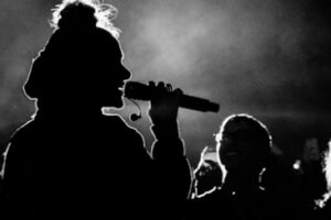 Women to the front: a radical open stage reclaims La Tricoterie