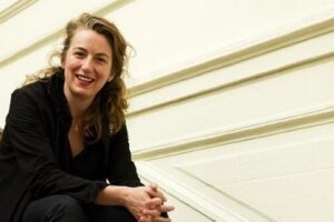 Aurore Fattier turns Feydeau’s The Turkey into a queer cabaret at Théâtre de Namur