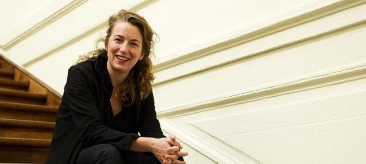 Aurore Fattier turns Feydeau’s The Turkey into a queer cabaret at Théâtre de Namur